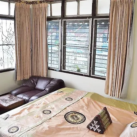 28 Rachabutr Hostel Ubon Ratchathani Room photo