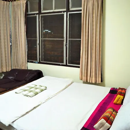28 Rachabutr Hostel Ubon Ratchathani Room photo